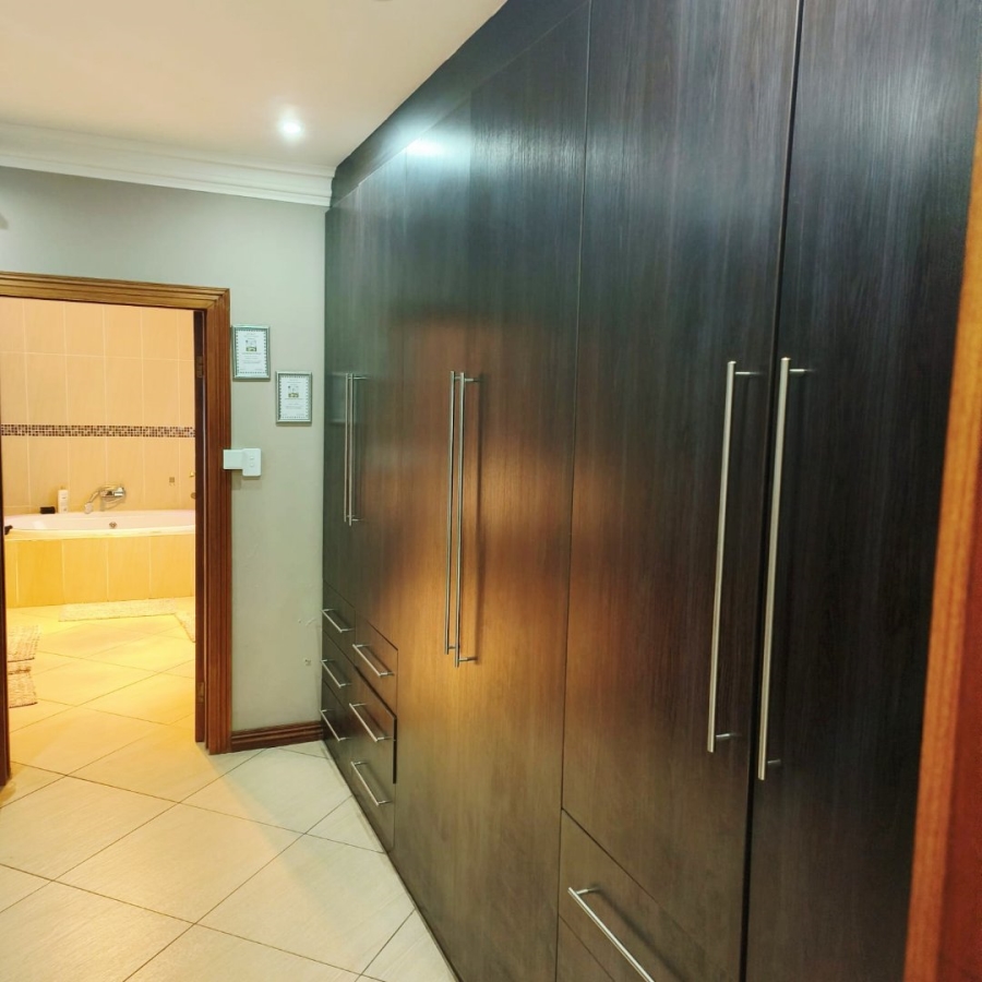 4 Bedroom Property for Sale in Wilkoppies North West